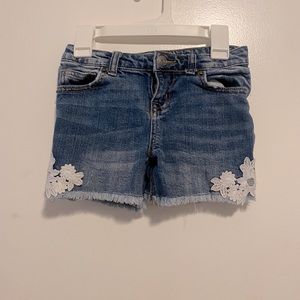 Cat & Jack. Girls size Small (6/6x). Jeans with cute flowers on the side.